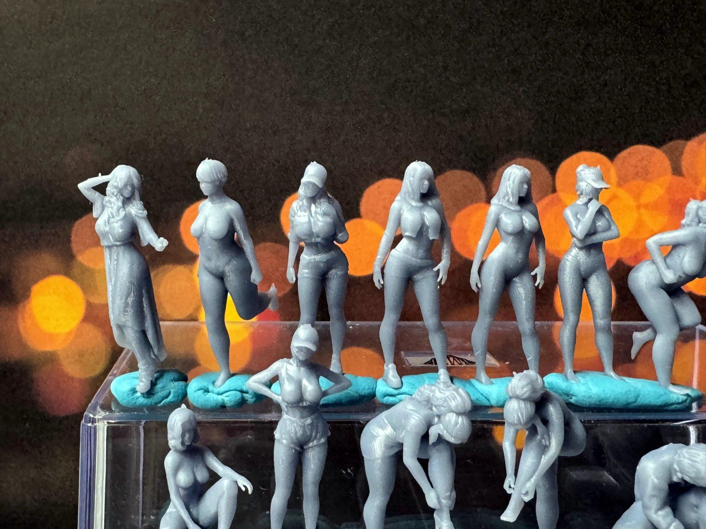 Double G 1:64 Miniature Human Figures - Unpainted - great for Dioramas - Made in the USA LOT 724 Miniature 1.10 Misc People