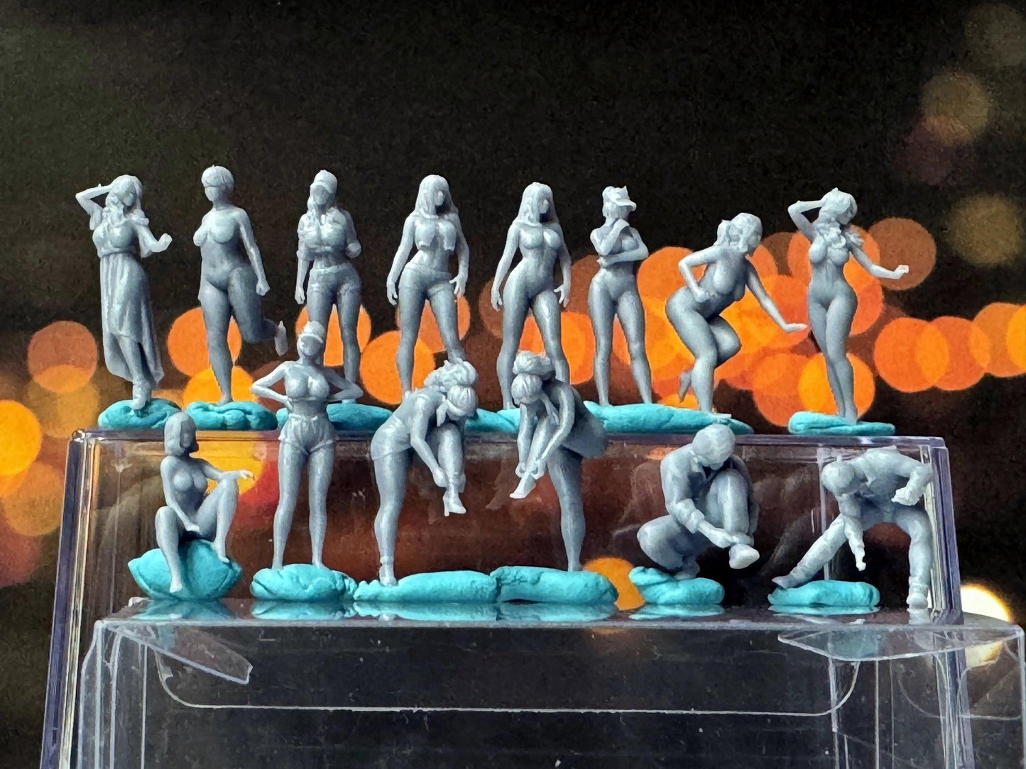 Double G 1:64 Miniature Human Figures - Unpainted - great for Dioramas - Made in the USA LOT 724 Miniature 1.10 Misc People