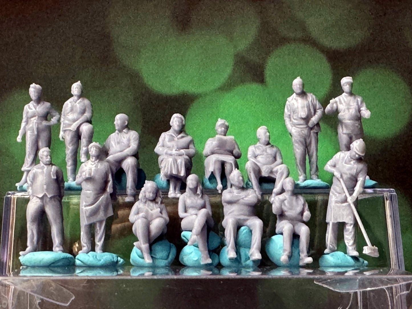 Double G 1:64 Miniature Human Figures - Unpainted - great for Dioramas - Made in the USA LOT 725 Miniature 1.10 Misc People