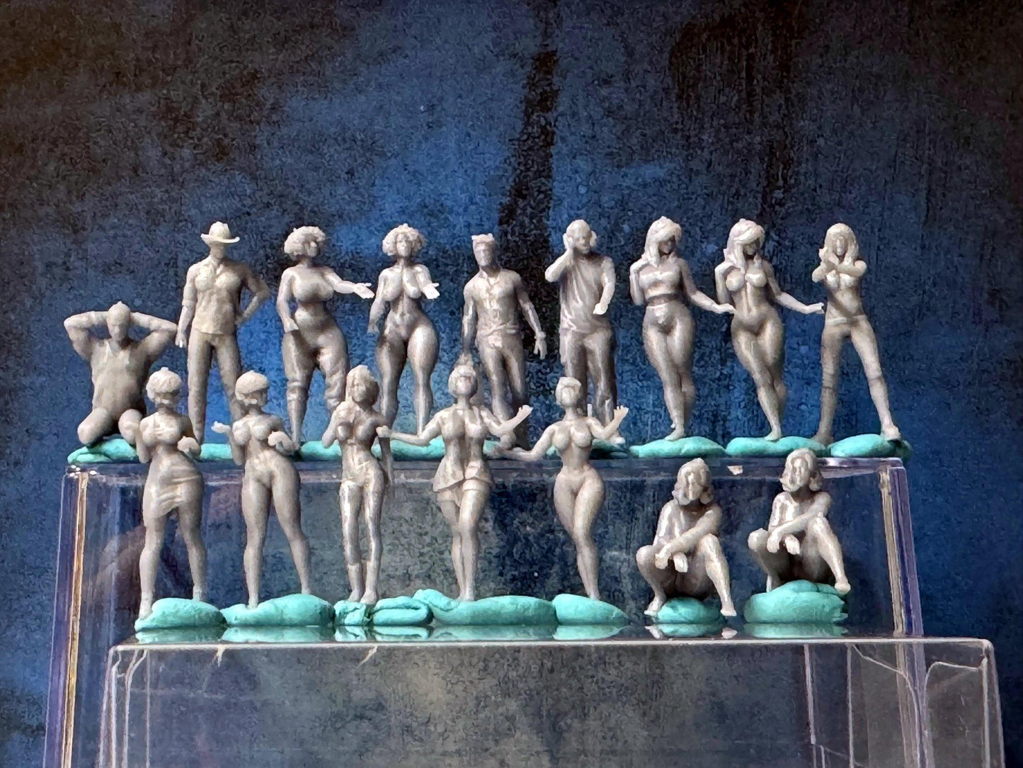 Double G 1:64 Miniature Human Figures - Unpainted - great for Dioramas - Made in the USA LOT 727 Miniature 1.10 Misc People