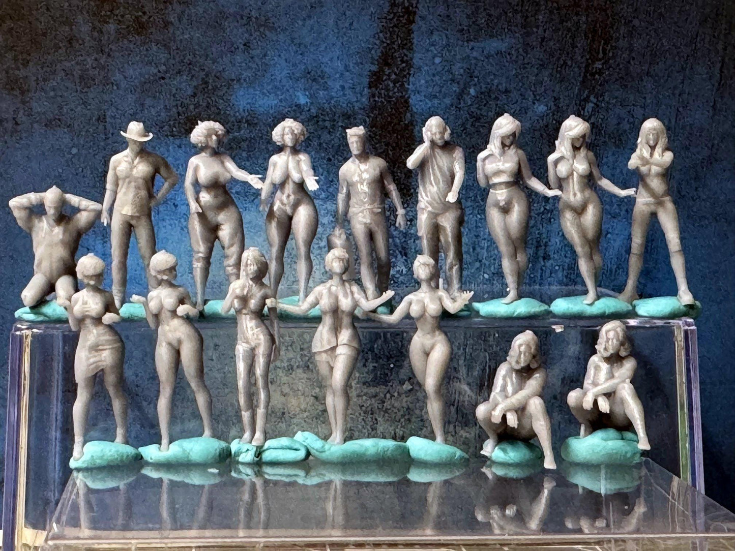 Double G 1:64 Miniature Human Figures - Unpainted - great for Dioramas - Made in the USA LOT 727 Miniature 1.10 Misc People