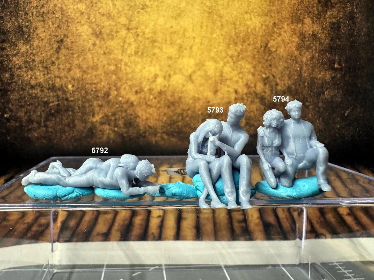 Double G 1:64 Miniature Human Figures - Unpainted - great for Dioramas - Made in the USA LOT 732A Miniature 1.10 Couples