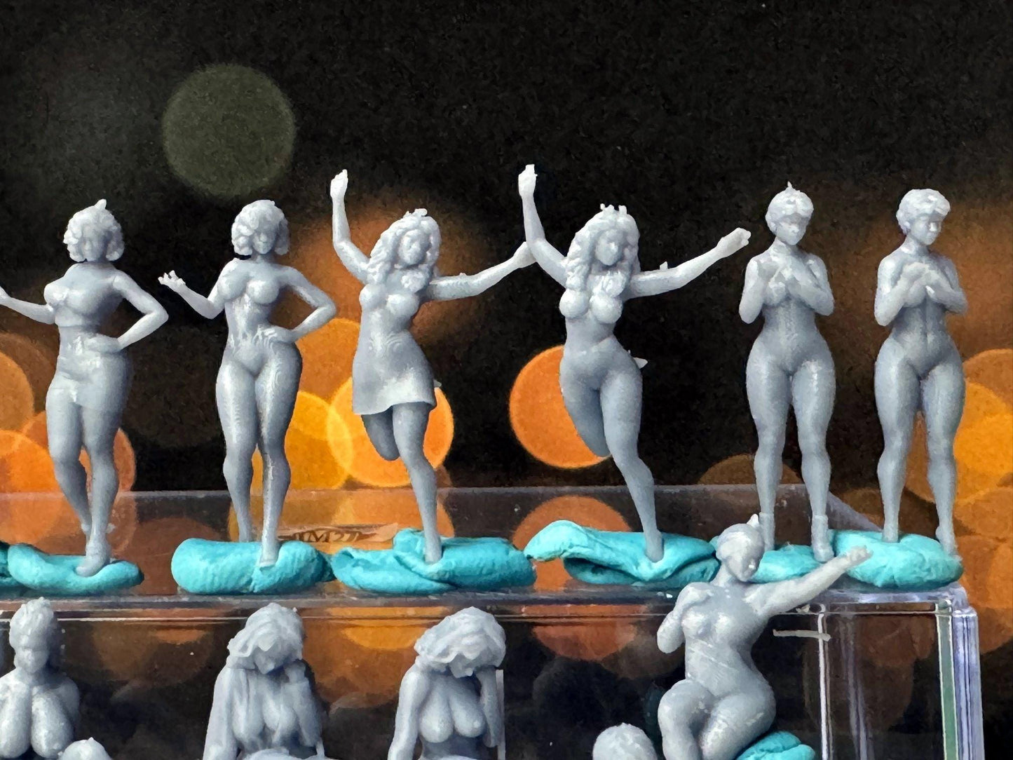 Double G 1:64 Miniature Human Figures - Unpainted - great for Dioramas - Made in the USA LOT 735 Miniature 1.10 Misc People