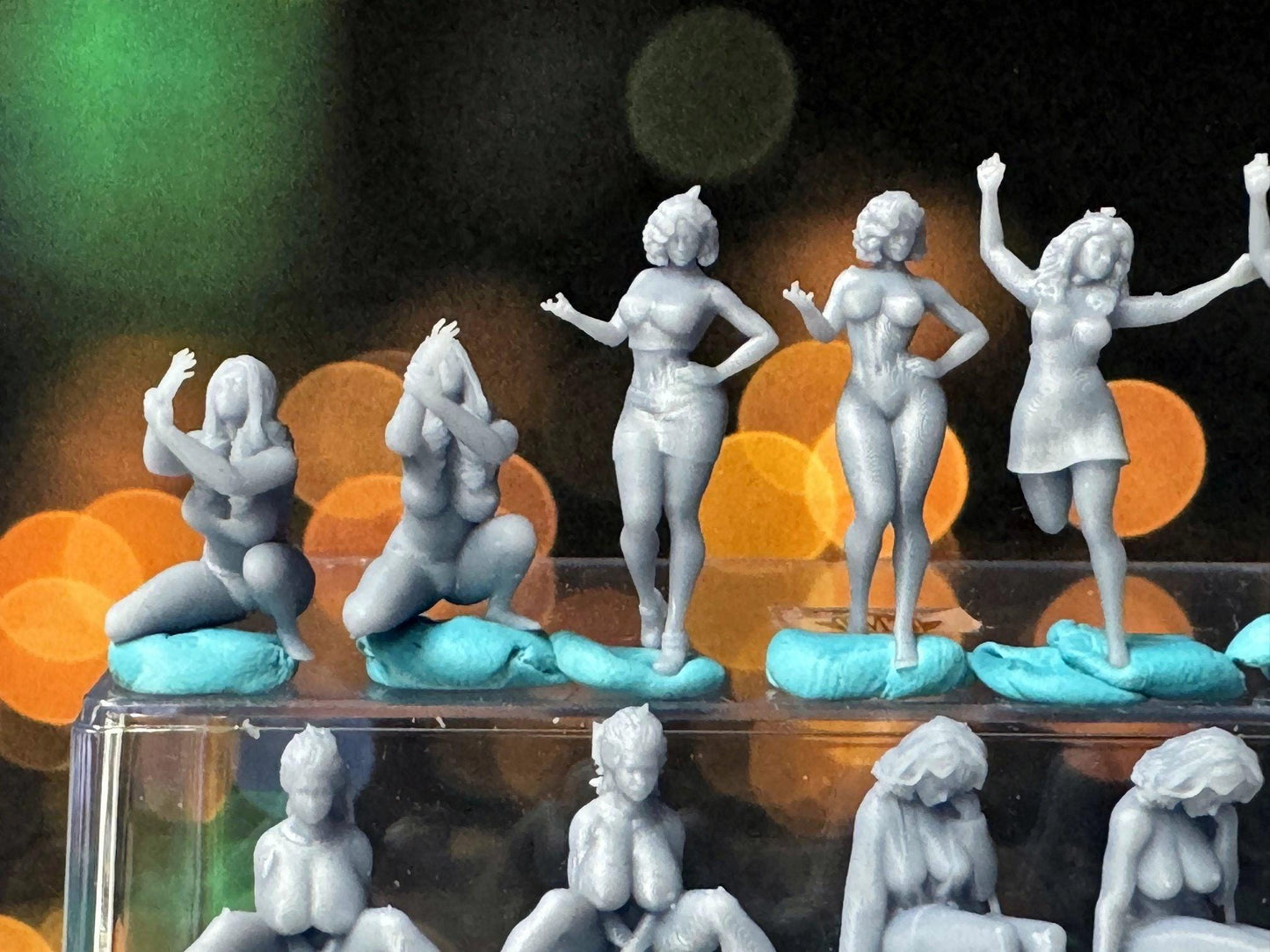 Double G 1:64 Miniature Human Figures - Unpainted - great for Dioramas - Made in the USA LOT 735 Miniature 1.10 Misc People
