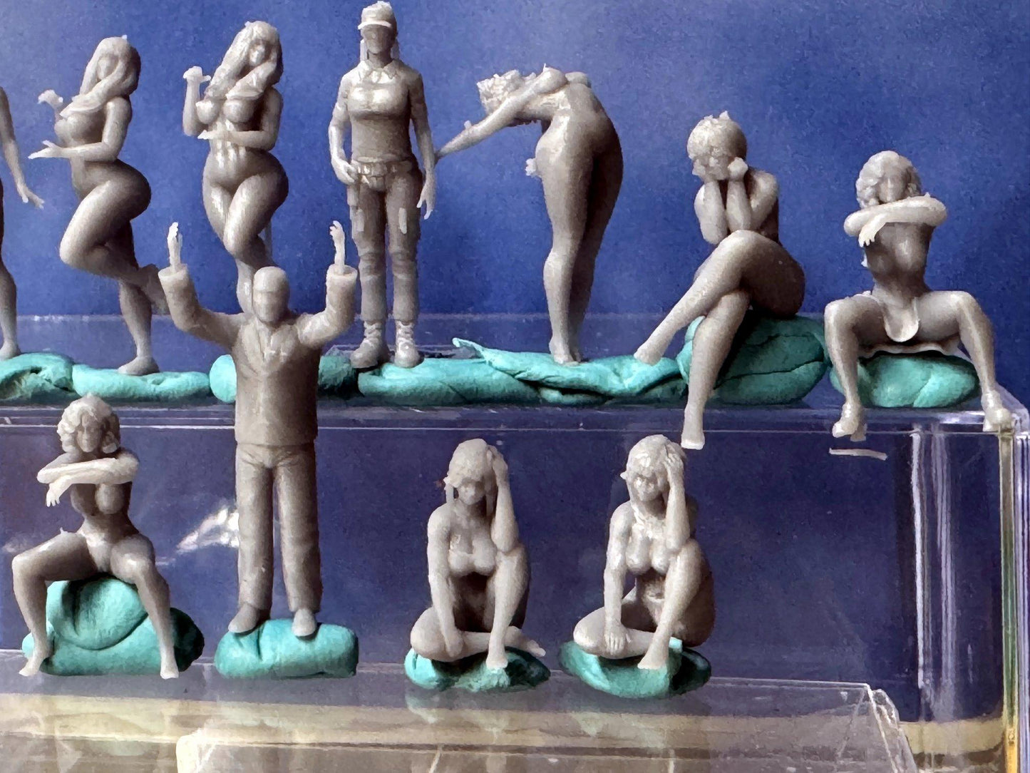 Double G 1:64 Miniature Human Figures - Unpainted - great for Dioramas - Made in the USA LOT 736 Miniature 1.10 Misc People