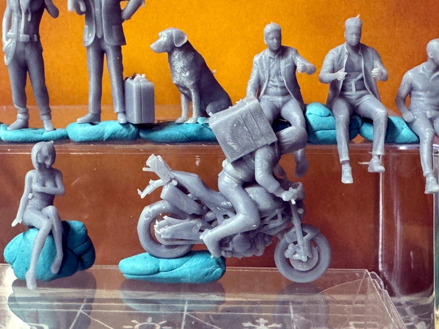 Double G 1:64 Miniature Human Figures - Unpainted - great for Dioramas - Made in the USA LOT 737 Miniature 1.10 Misc People