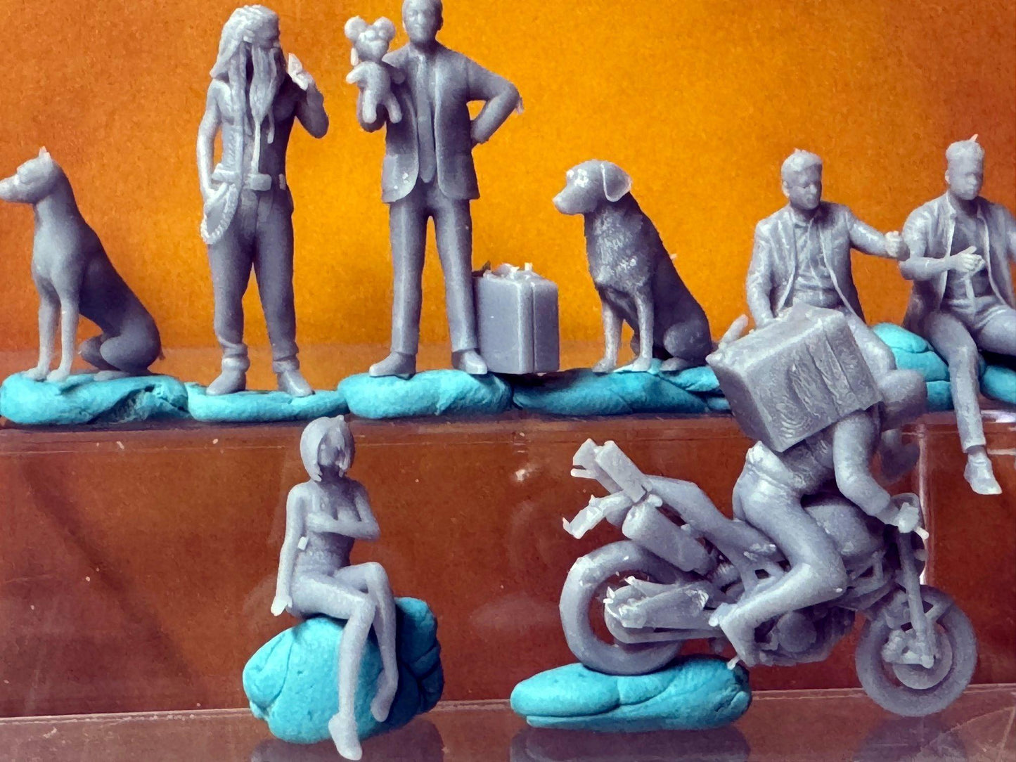Double G 1:64 Miniature Human Figures - Unpainted - great for Dioramas - Made in the USA LOT 737 Miniature 1.10 Misc People