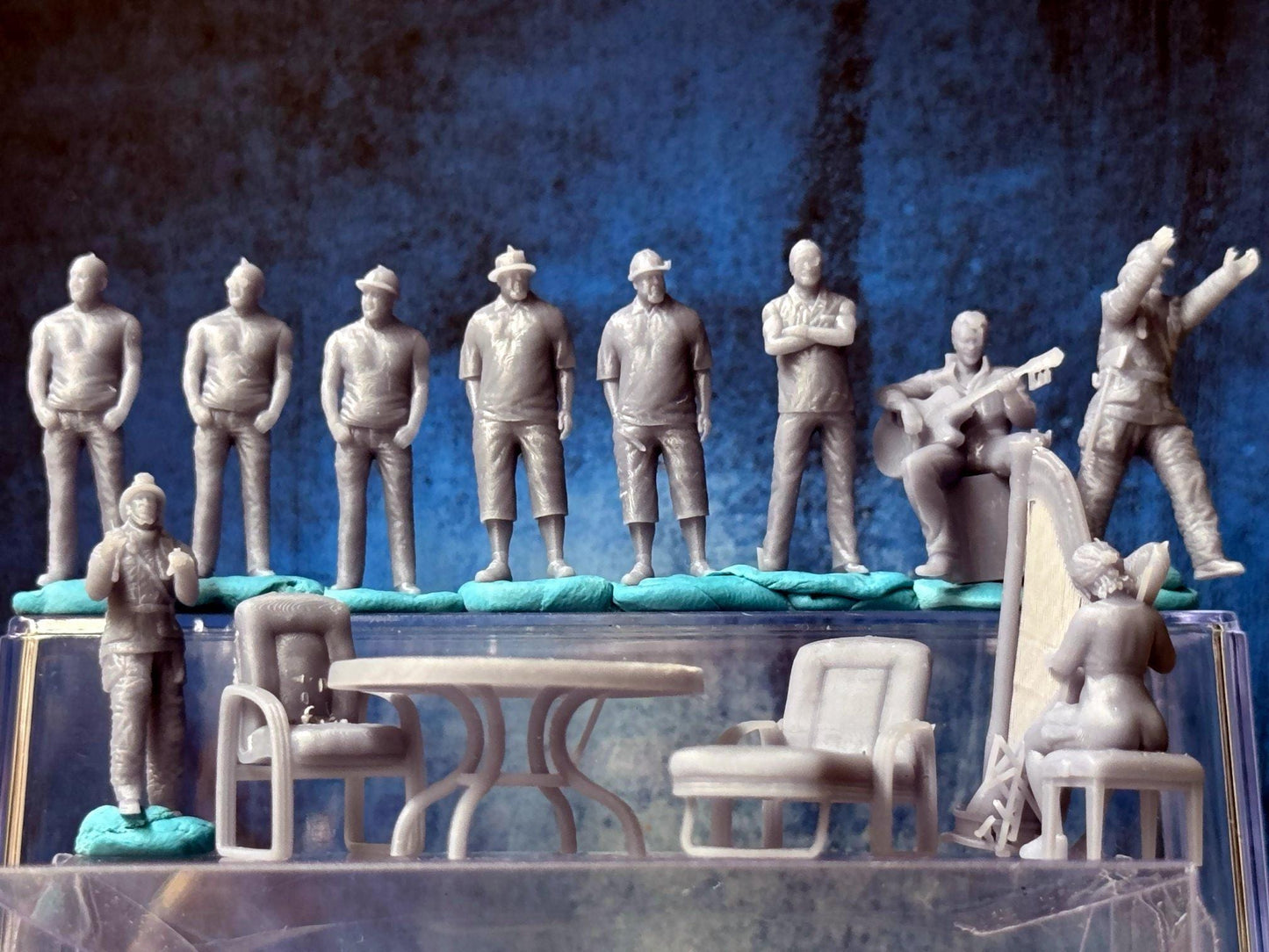 Double G 1:64 Miniature Human Figures - Unpainted - great for Dioramas - Made in the USA LOT 739 Miniature 1.10 Misc People