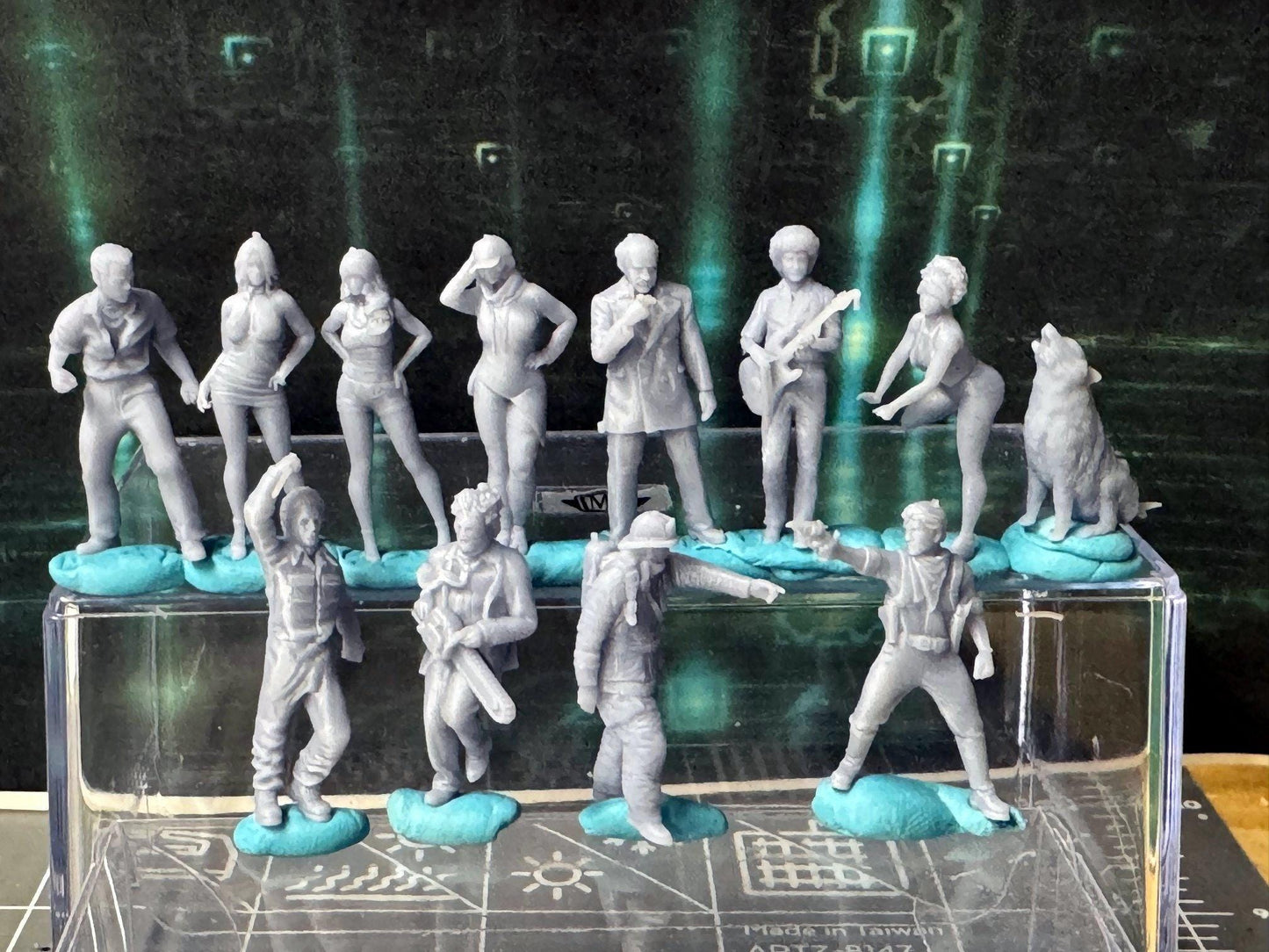 Double G 1:64 Miniature Human Figures - Unpainted - great for Dioramas - Made in the USA LOT 740 Miniature 1.10 Misc People