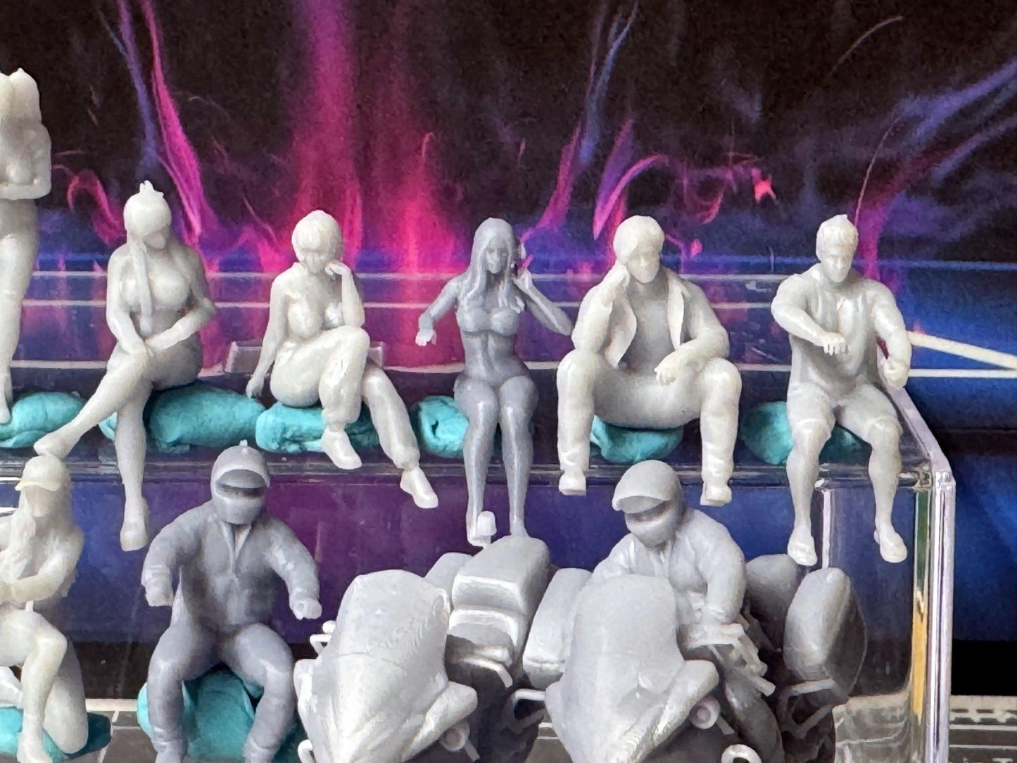 Double G 1:64 Miniature Human Figures - Unpainted - great for Dioramas - Made in the USA LOT 742 Miniature 1.10 Misc People