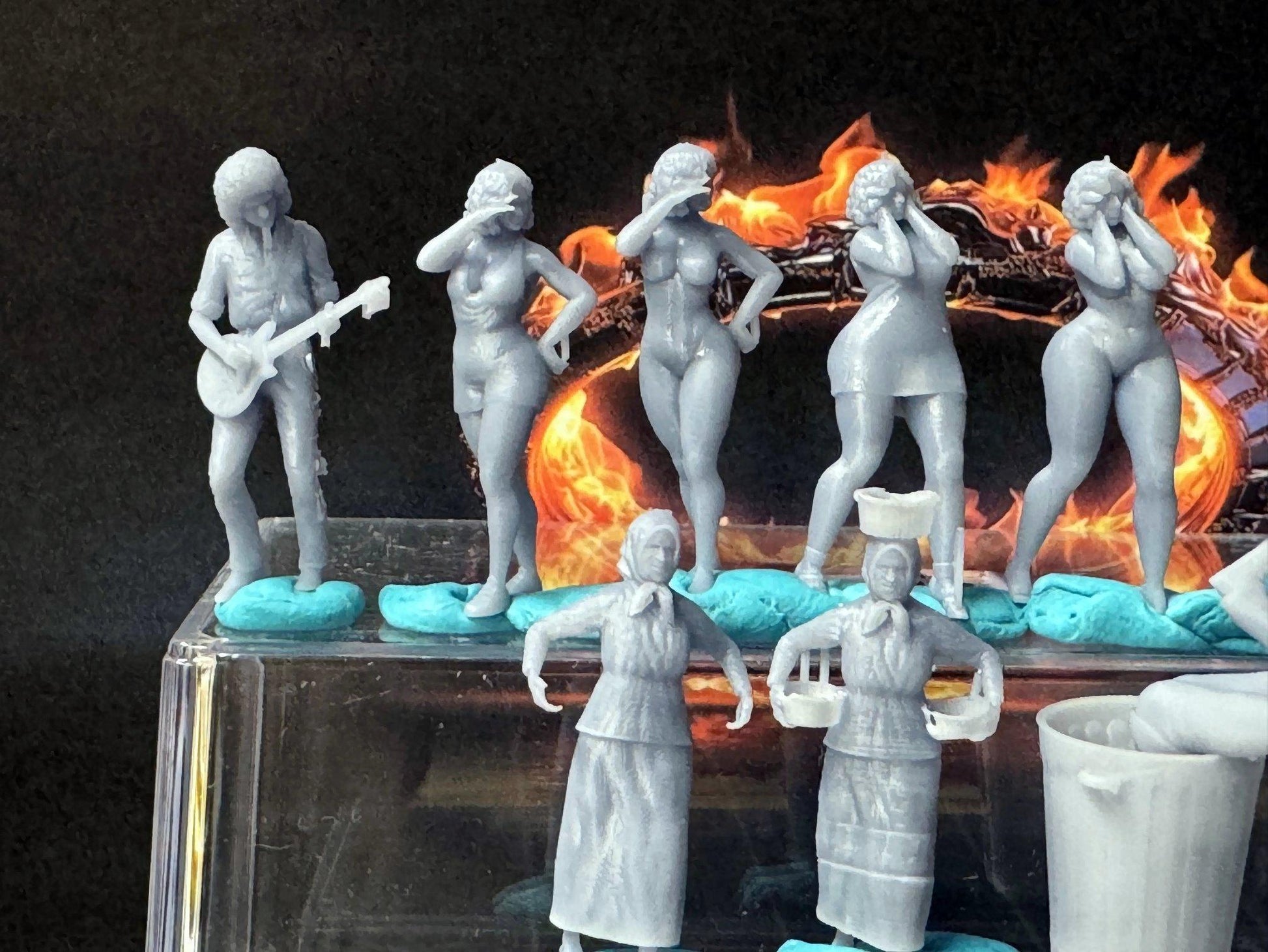 Double G 1:64 Miniature Human Figures - Unpainted - great for Dioramas - Made in the USA LOT 743 Miniature 1.10 Misc People