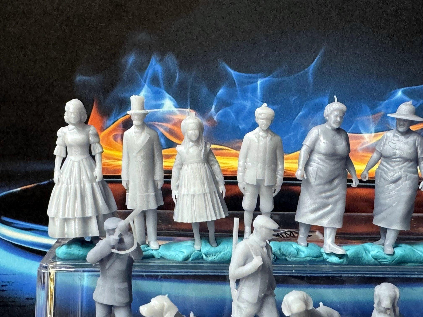 Double G 1:64 Miniature Human Figures - Unpainted - great for Dioramas - Made in the USA LOT 744 Miniature 1.10 Misc People