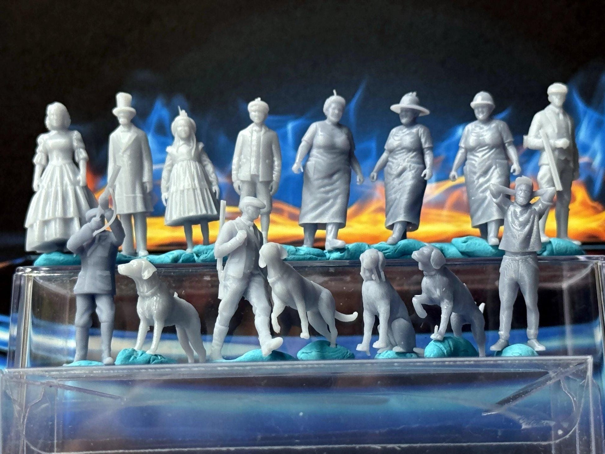 Double G 1:64 Miniature Human Figures - Unpainted - great for Dioramas - Made in the USA LOT 744 Miniature 1.10 Misc People