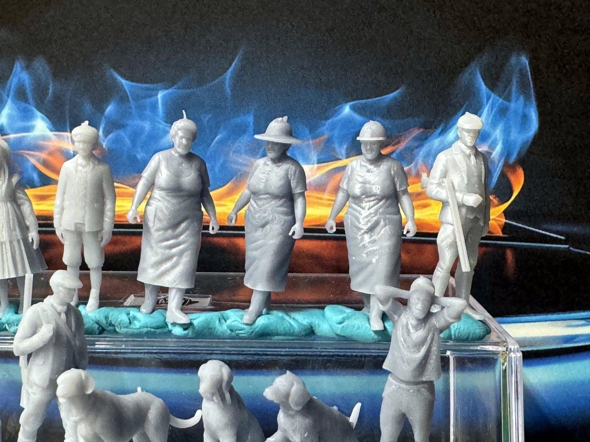 Double G 1:64 Miniature Human Figures - Unpainted - great for Dioramas - Made in the USA LOT 744 Miniature 1.10 Misc People