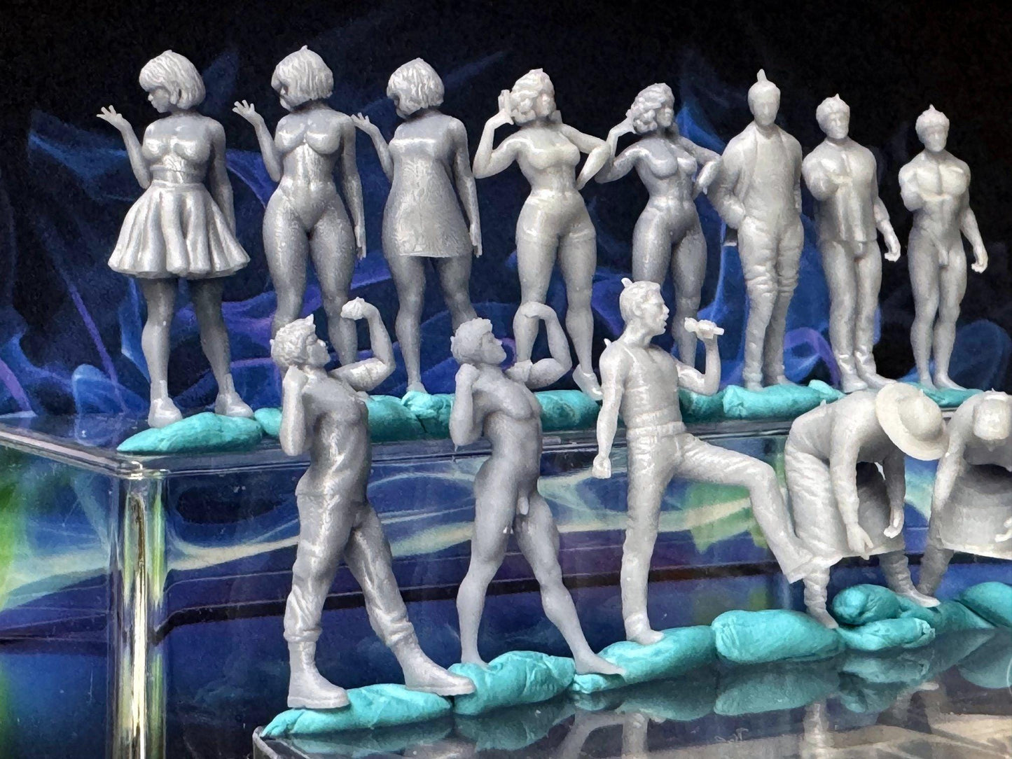 Double G 1:64 Miniature Human Figures - Unpainted - great for Dioramas - Made in the USA LOT 745 Miniature 1.10 Misc People