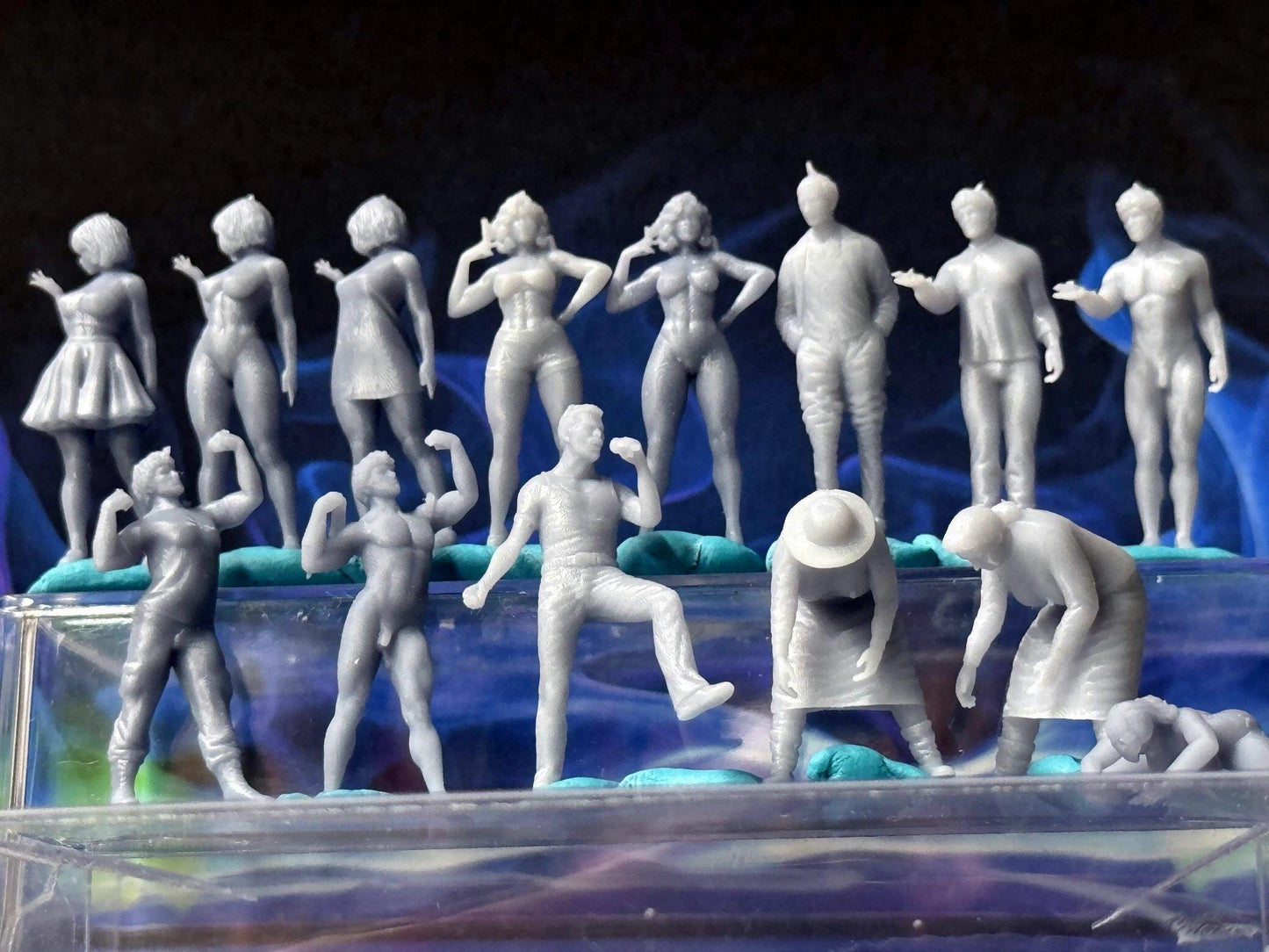 Double G 1:64 Miniature Human Figures - Unpainted - great for Dioramas - Made in the USA LOT 745 Miniature 1.10 Misc People