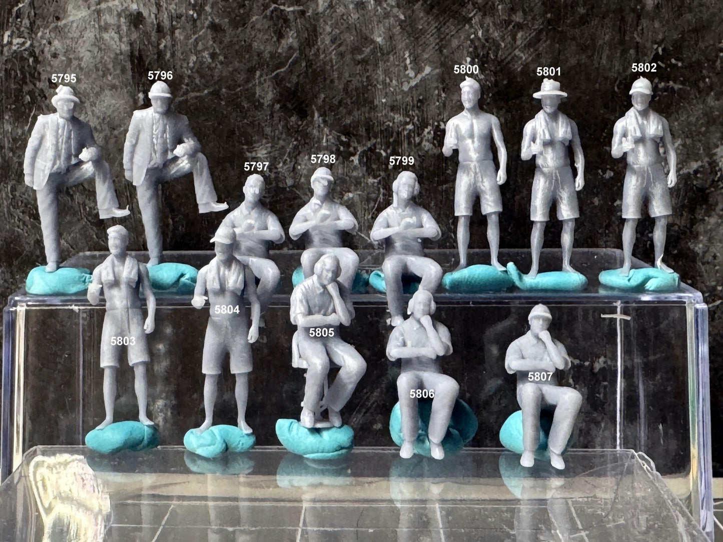 Double G 1:64 Miniature Human Figures - Unpainted - great for Dioramas - Made in the USA LOT 733-4 Miniature 1.10 Misc People