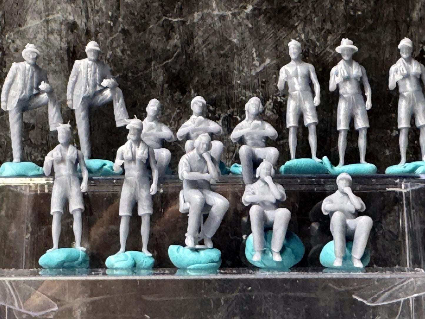 Double G 1:64 Miniature Human Figures - Unpainted - great for Dioramas - Made in the USA LOT 733-4 Miniature 1.10 Misc People