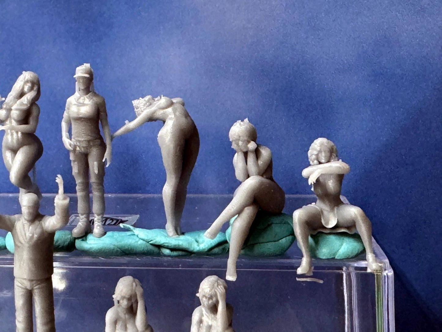 Double G 1:64 Miniature Human Figures - Unpainted - great for Dioramas - Made in the USA LOT 736 Miniature 1.10 Misc People
