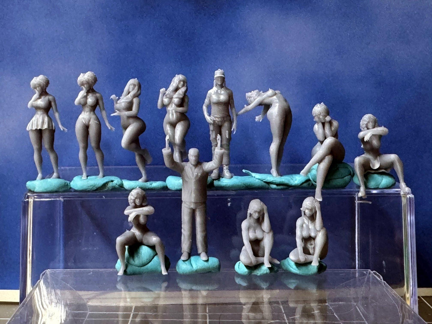 Double G 1:64 Miniature Human Figures - Unpainted - great for Dioramas - Made in the USA LOT 736 Miniature 1.10 Misc People