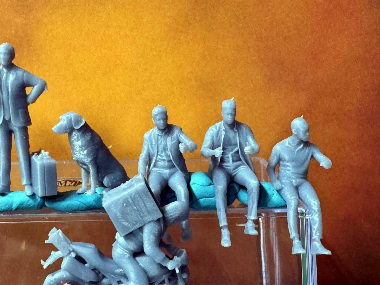 Double G 1:64 Miniature Human Figures - Unpainted - great for Dioramas - Made in the USA LOT 737 Miniature 1.10 Misc People