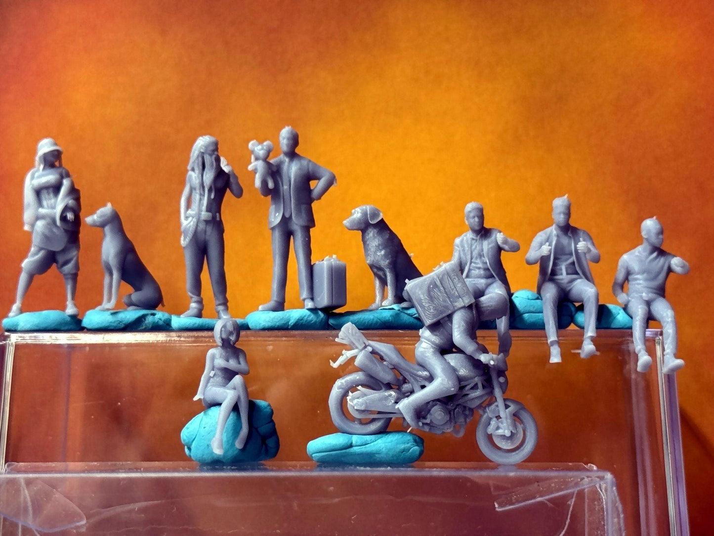 Double G 1:64 Miniature Human Figures - Unpainted - great for Dioramas - Made in the USA LOT 737 Miniature 1.10 Misc People