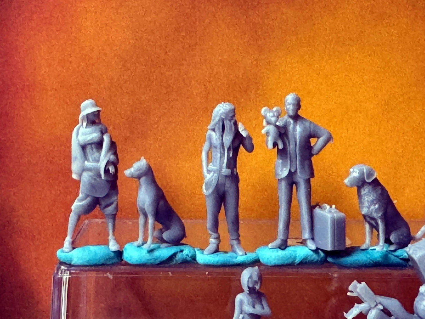 Double G 1:64 Miniature Human Figures - Unpainted - great for Dioramas - Made in the USA LOT 737 Miniature 1.10 Misc People