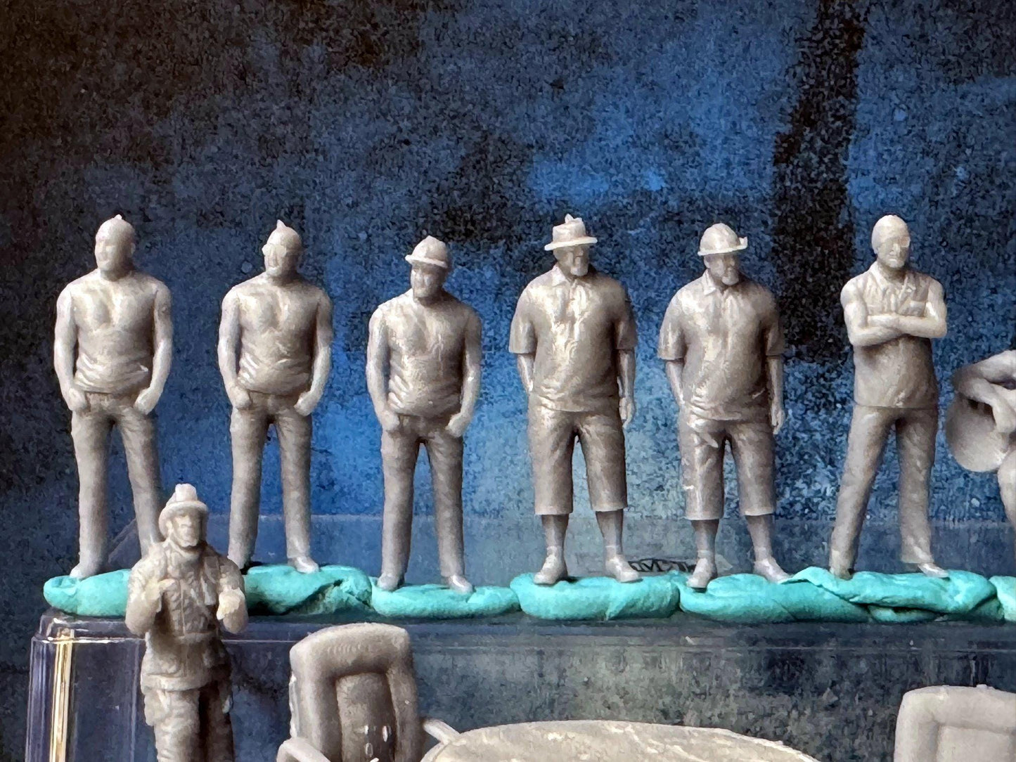 Double G 1:64 Miniature Human Figures - Unpainted - great for Dioramas - Made in the USA LOT 739 Miniature 1.10 Misc People