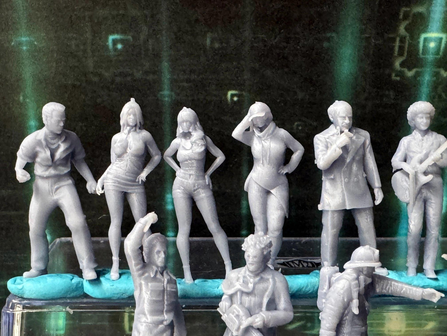 Double G 1:64 Miniature Human Figures - Unpainted - great for Dioramas - Made in the USA LOT 740 Miniature 1.10 Misc People