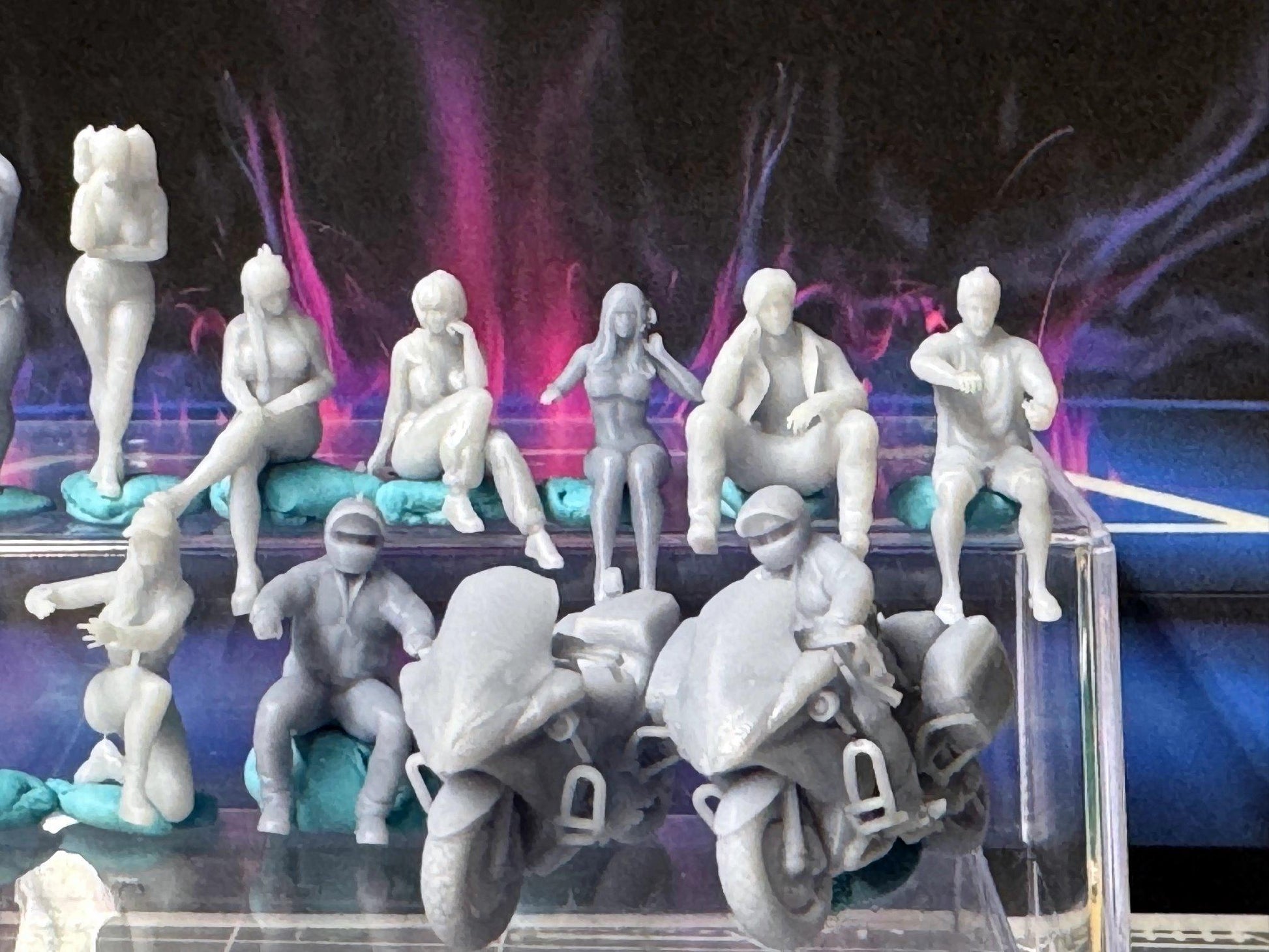 Double G 1:64 Miniature Human Figures - Unpainted - great for Dioramas - Made in the USA LOT 742 Miniature 1.10 Misc People