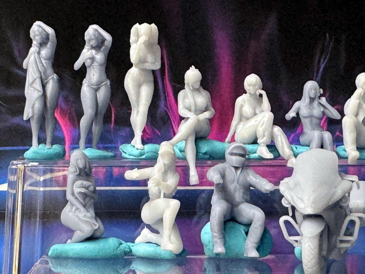 Double G 1:64 Miniature Human Figures - Unpainted - great for Dioramas - Made in the USA LOT 742 Miniature 1.10 Misc People