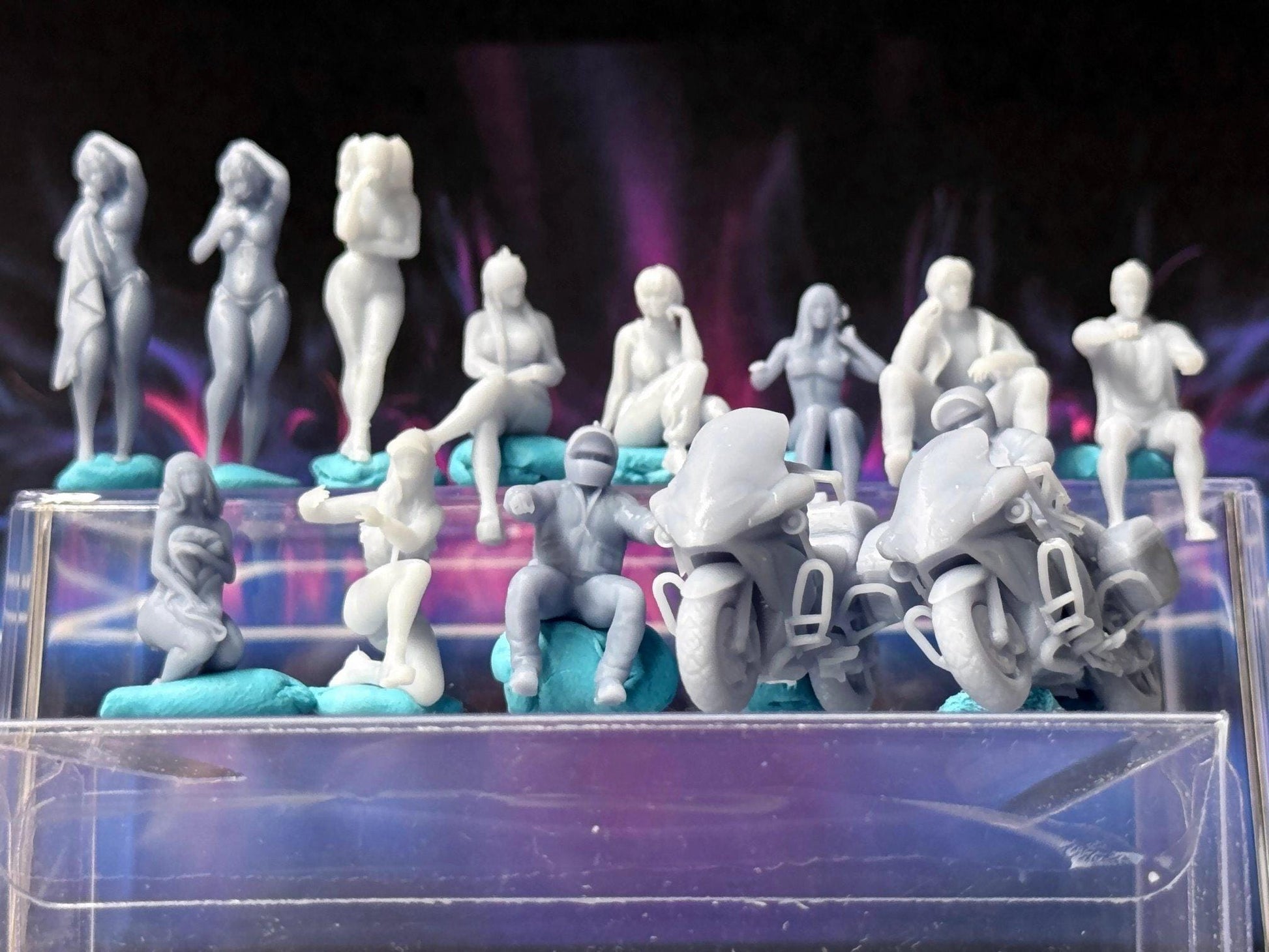 Double G 1:64 Miniature Human Figures - Unpainted - great for Dioramas - Made in the USA LOT 742 Miniature 1.10 Misc People