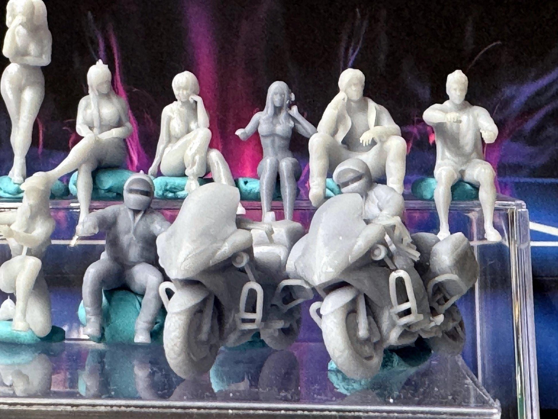 Double G 1:64 Miniature Human Figures - Unpainted - great for Dioramas - Made in the USA LOT 742 Miniature 1.10 Misc People