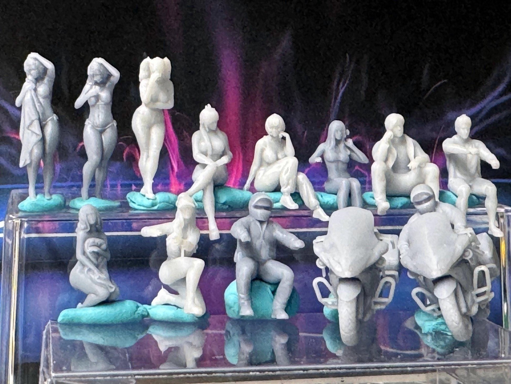 Double G 1:64 Miniature Human Figures - Unpainted - great for Dioramas - Made in the USA LOT 742 Miniature 1.10 Misc People