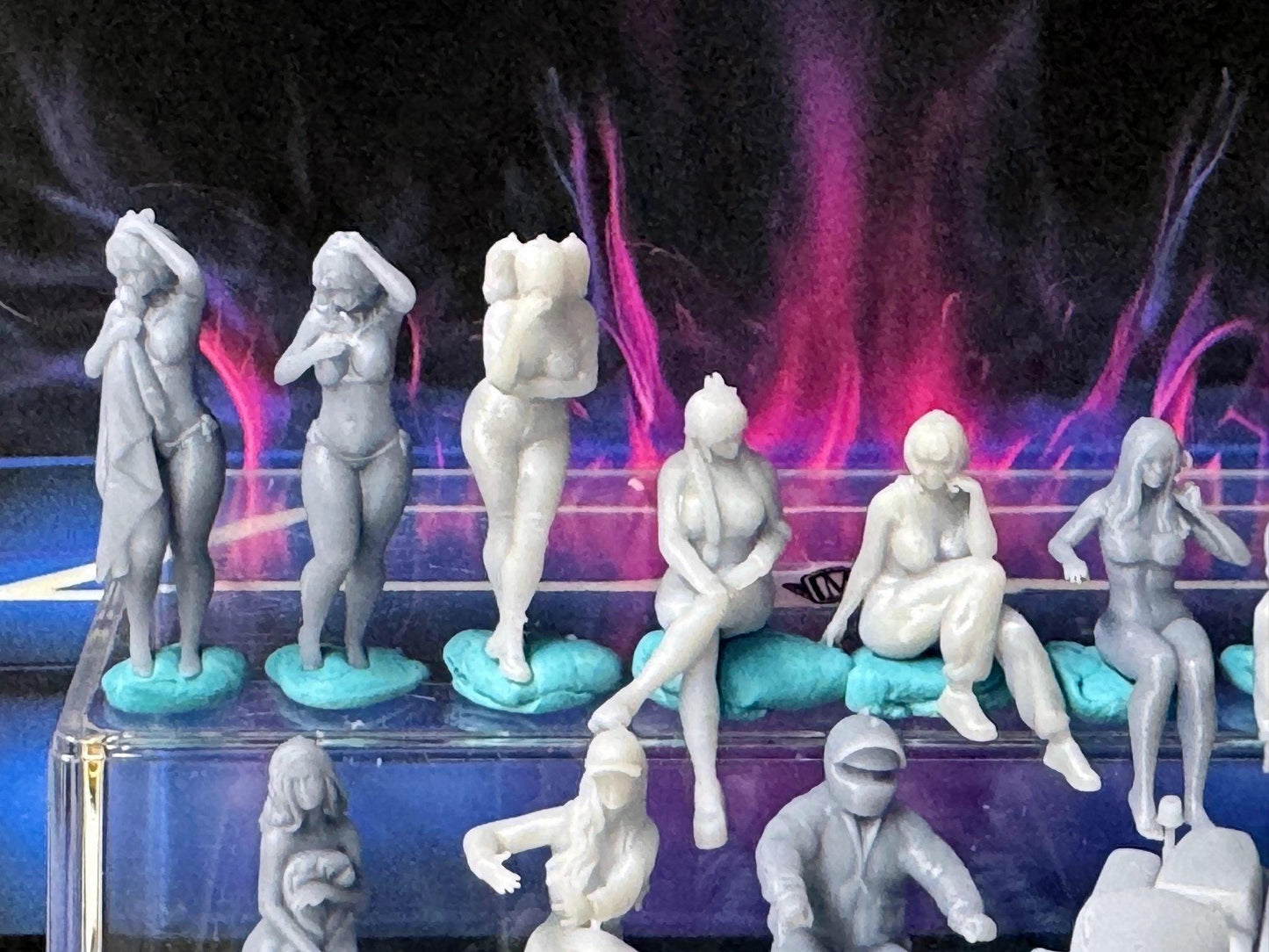 Double G 1:64 Miniature Human Figures - Unpainted - great for Dioramas - Made in the USA LOT 742 Miniature 1.10 Misc People