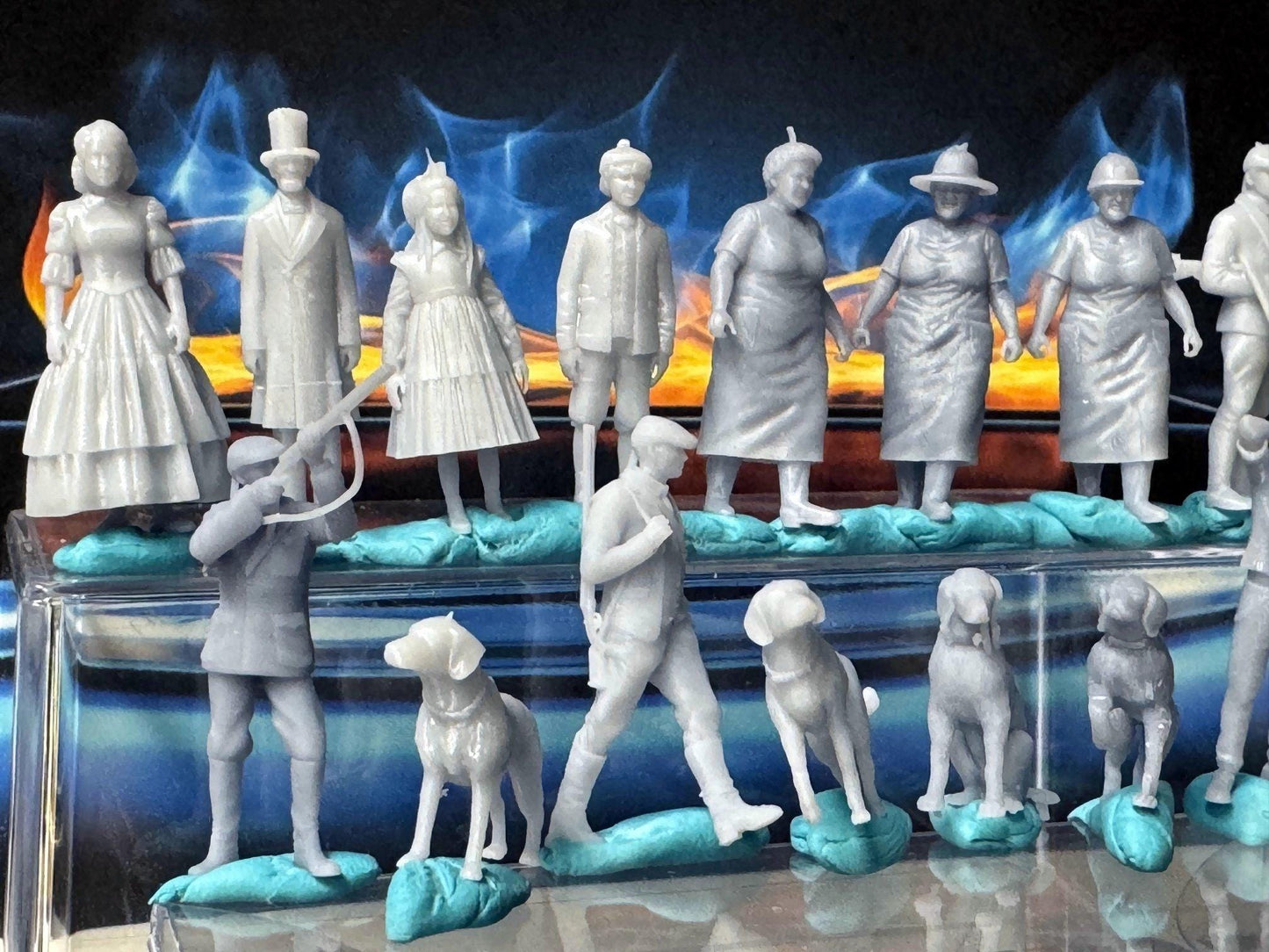 Double G 1:64 Miniature Human Figures - Unpainted - great for Dioramas - Made in the USA LOT 744 Miniature 1.10 Misc People
