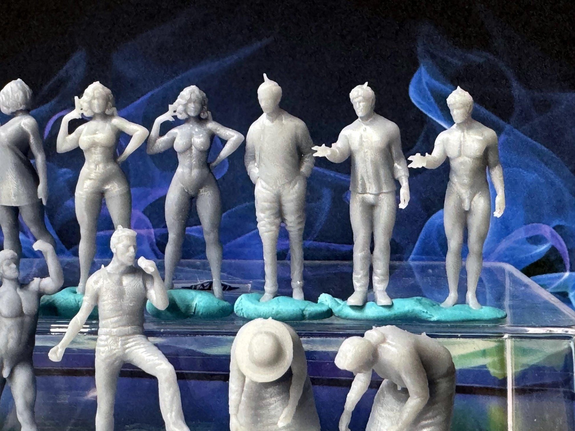 Double G 1:64 Miniature Human Figures - Unpainted - great for Dioramas - Made in the USA LOT 745 Miniature 1.10 Misc People