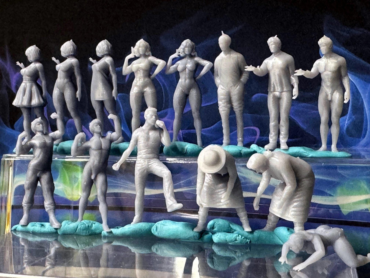 Double G 1:64 Miniature Human Figures - Unpainted - great for Dioramas - Made in the USA LOT 745 Miniature 1.10 Misc People