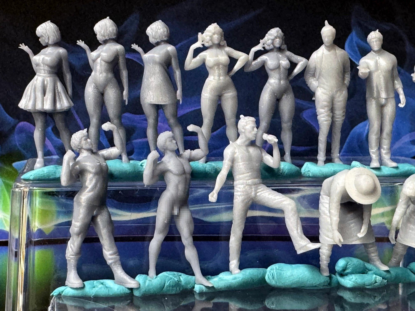 Double G 1:64 Miniature Human Figures - Unpainted - great for Dioramas - Made in the USA LOT 745 Miniature 1.10 Misc People