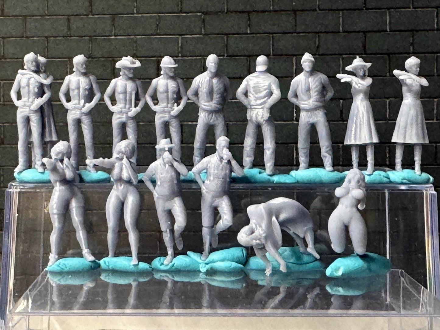 Double G 1:64 Miniature Human Figures - Unpainted - great for Dioramas - Made in the USA LOT 754 Miniature 1.10 Misc Figures