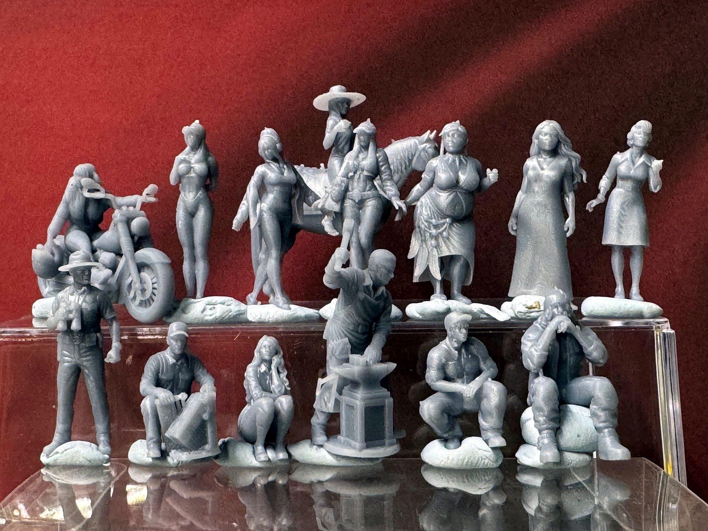 Double G 1:64 Miniature Human Figures - Unpainted - great for Dioramas - Made in the USA LOT 769 Miniature 1.10