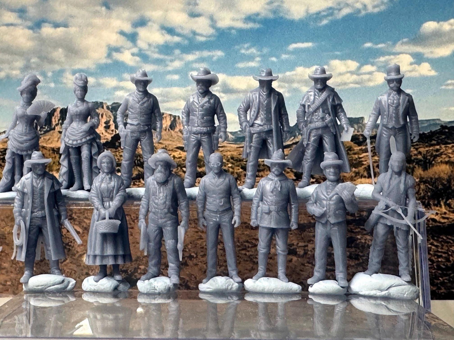 Double G 1:64 Miniature Human Figures - Unpainted - great for Dioramas - Made in the USA LOT 770 Miniature 1.10