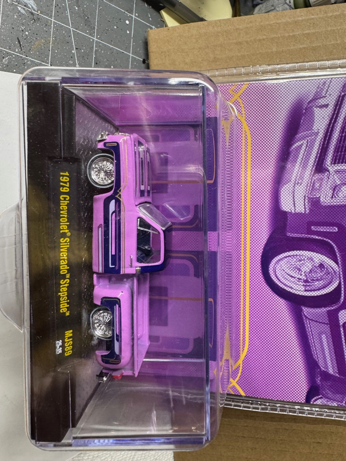 M2 Machines 1:64 1979 Chevrolet Silverado Stepside 31500-MJS89