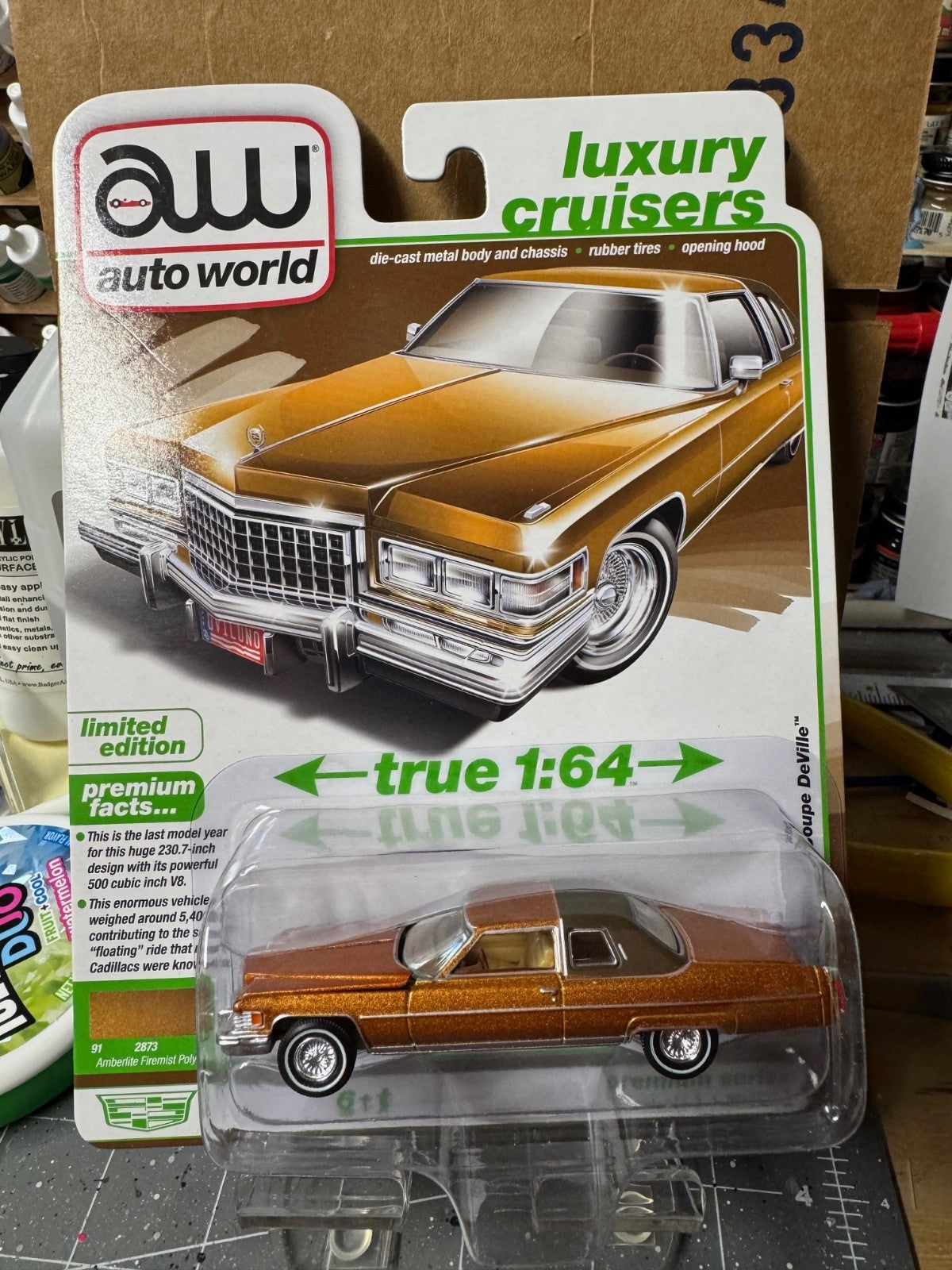 1:64 AutoWorld Premium 2026 R1A - 1976 Cadillac Coupe DeVille #AW64532