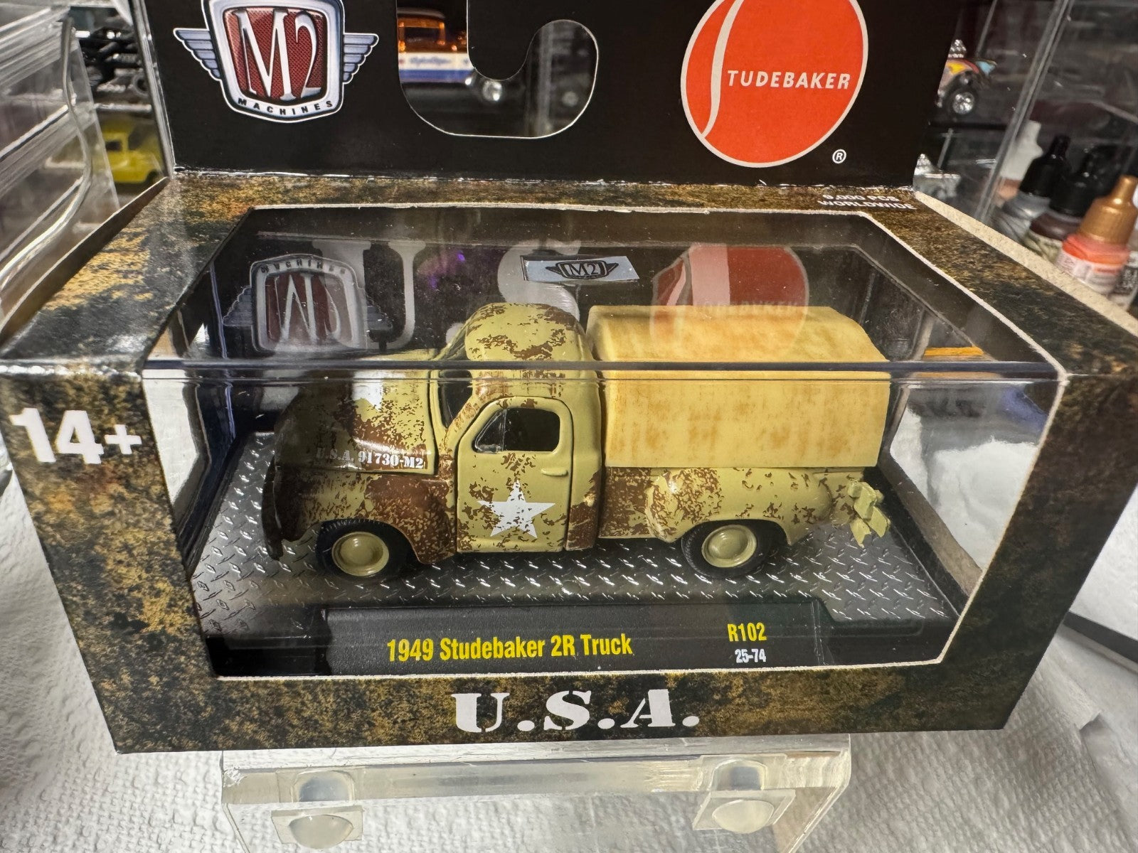 1:64 M2 Auto-Thentics R102 - 1949 Studebaker 2R Truck #32500-102