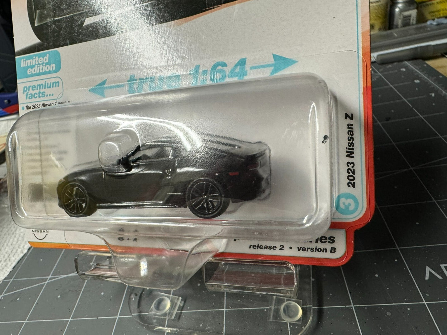 1:64 AutoWorld Premium 2024 R2B - 2023 Nissan-Z Black Diamond #AW64442B