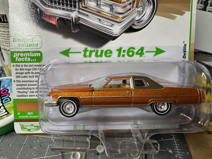 1:64 AutoWorld Premium 2026 R1A - 1976 Cadillac Coupe DeVille #AW64532