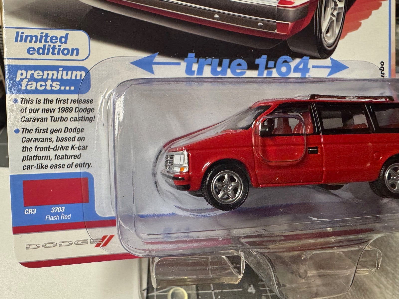 1:64 AutoWorld Premium 2025 R3A - 1989 Dodge Caravan Turbo #AW64522