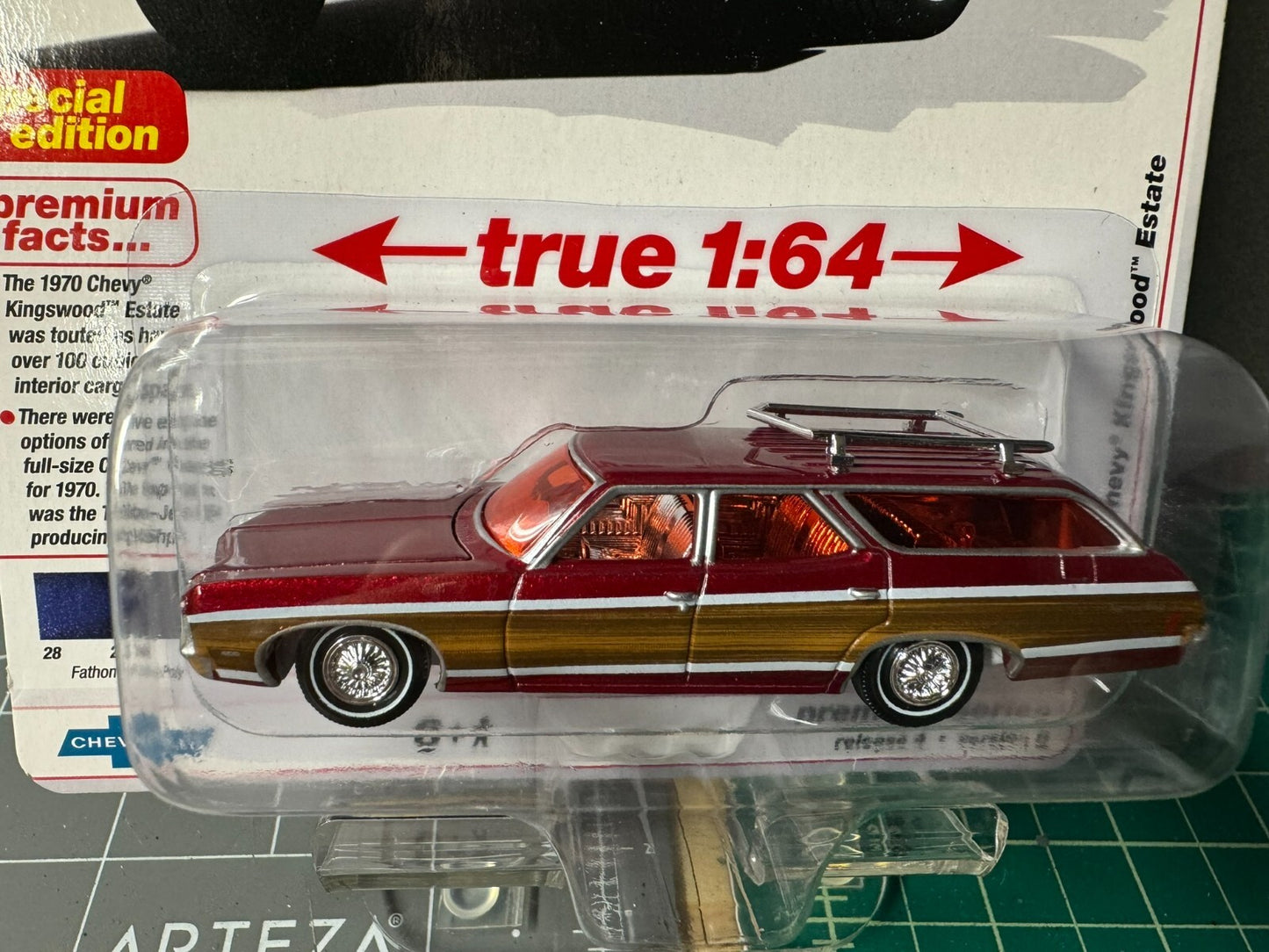 1:64 AutoWorld 1970 Chevy Kingswood Estate - Fathom Blue Ultra Red Chase