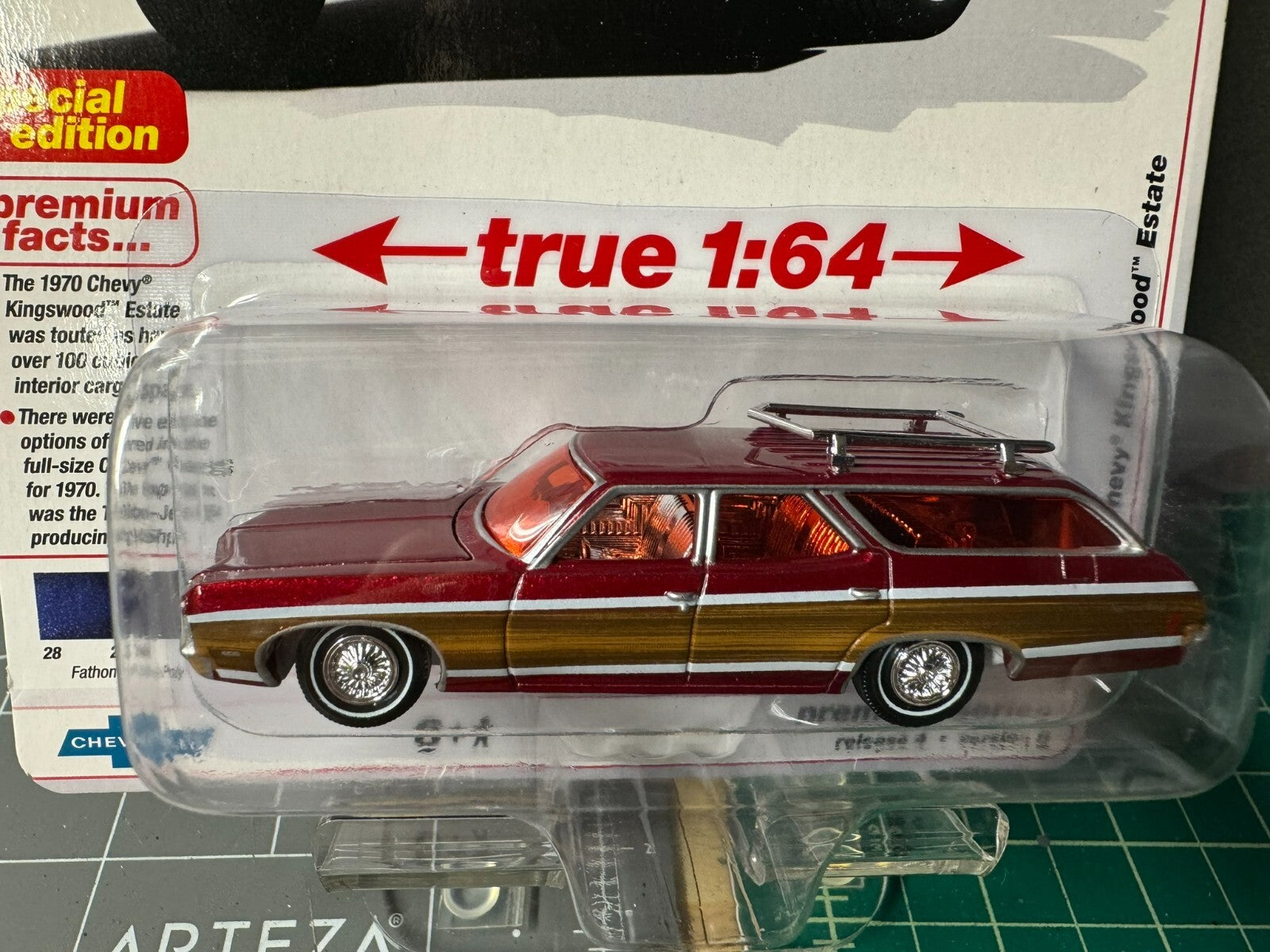 1:64 AutoWorld 1970 Chevy Kingswood Estate - Fathom Blue Ultra Red Chase